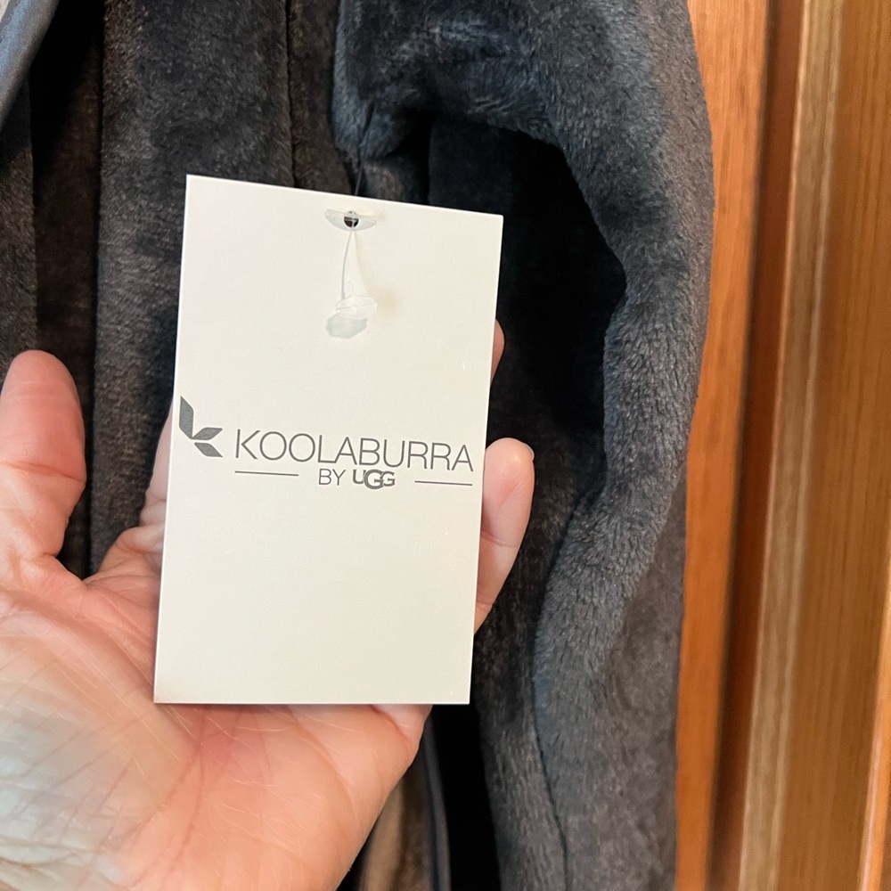 Kookaburra Robe - Picture 2 of 6